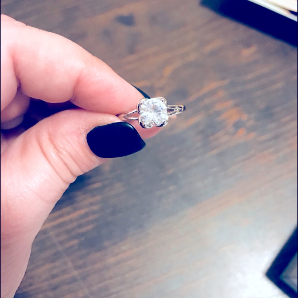💍Glam Round Cushioned CZ Diamond Silver Ring 8💎 - Picture 8 of 16